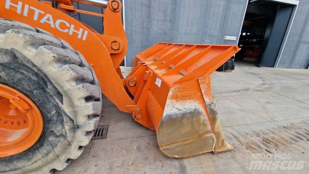 Hitachi ZW 310-6 輪胎式裝載機