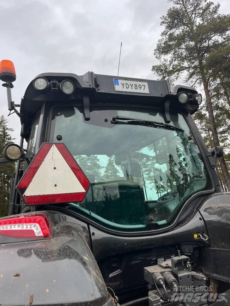 Valtra T 214 D 曳引機