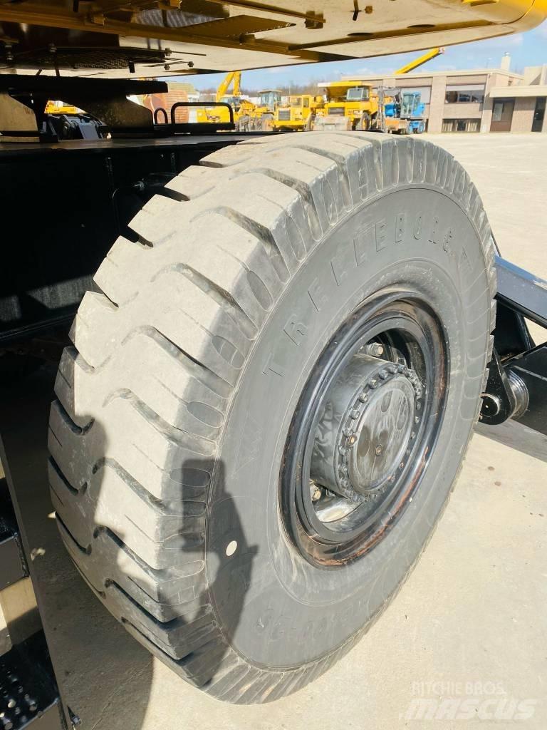 CAT mh3040 廢棄物/工業用操作車