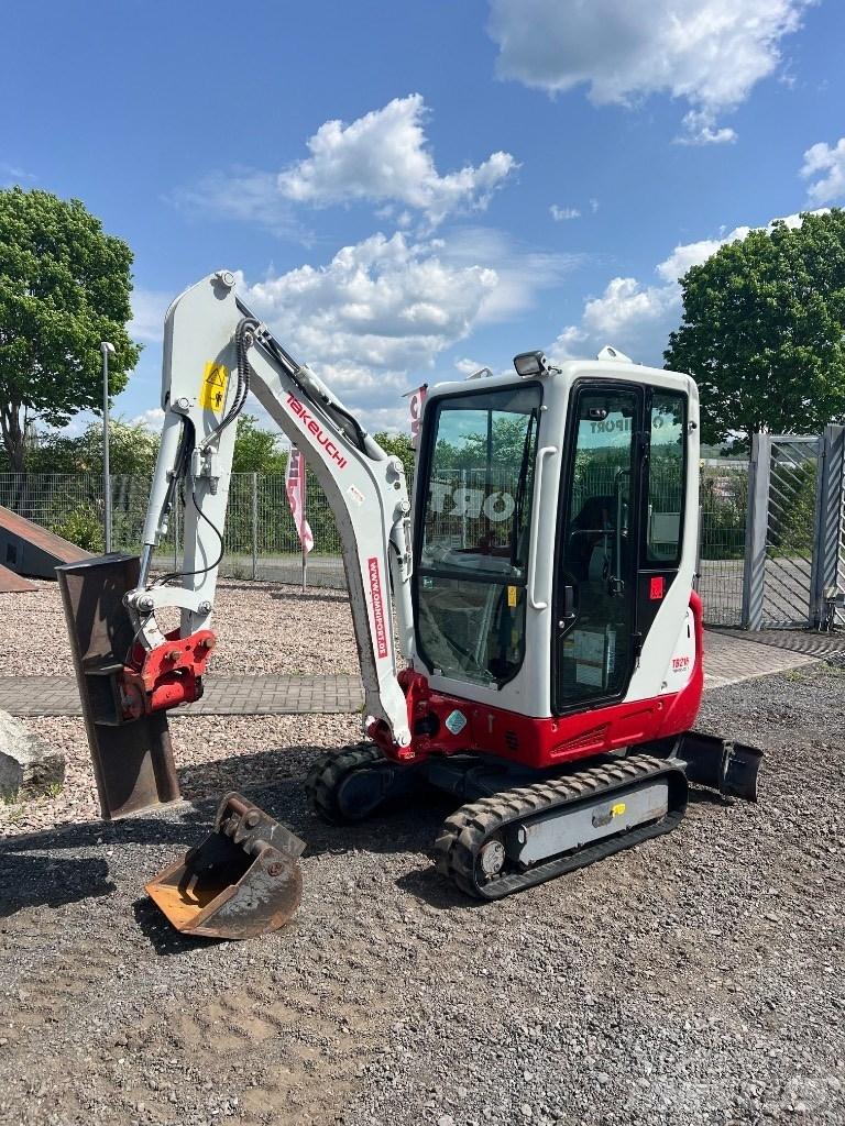 Takeuchi TB 216 小型挖土機/掘鑿機<7t(小型挖掘機)