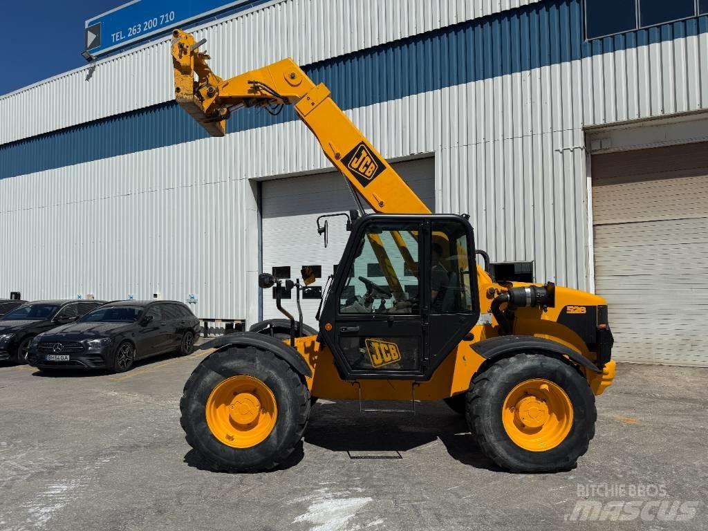 JCB 528-70 伸縮臂操作車