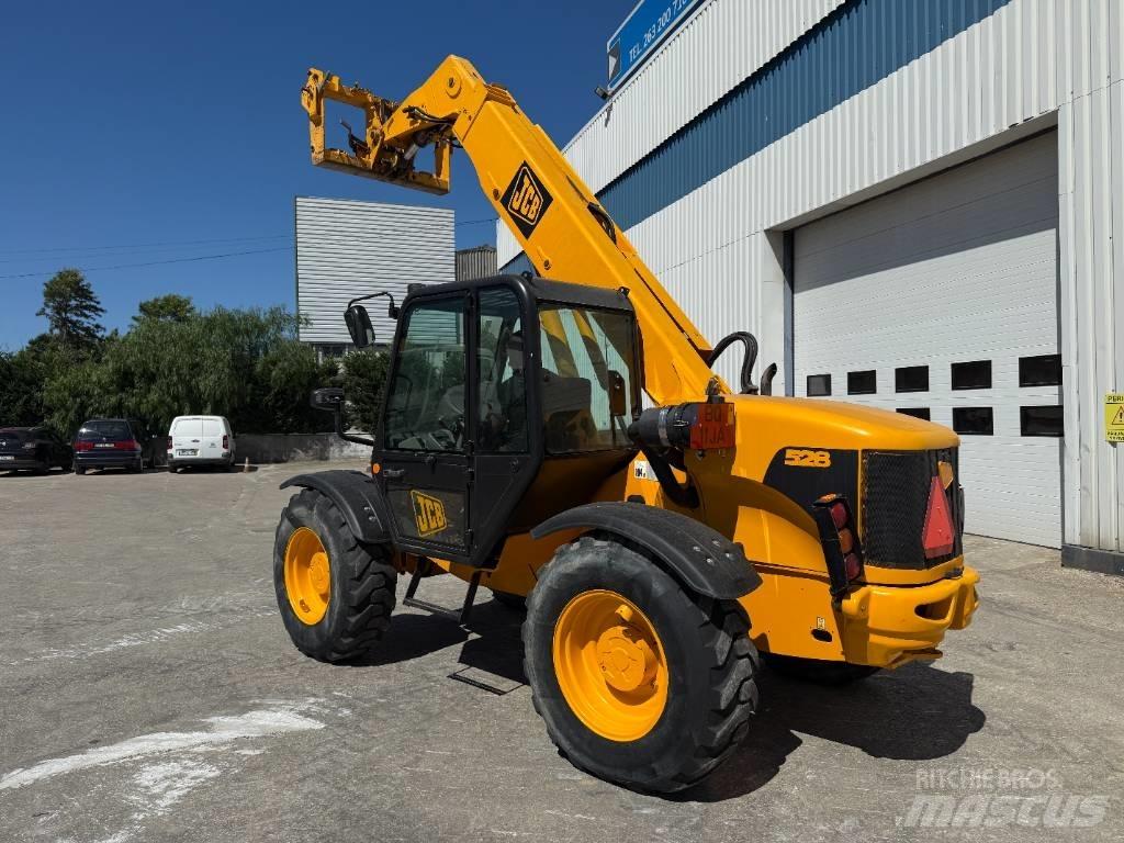 JCB 528-70 伸縮臂操作車