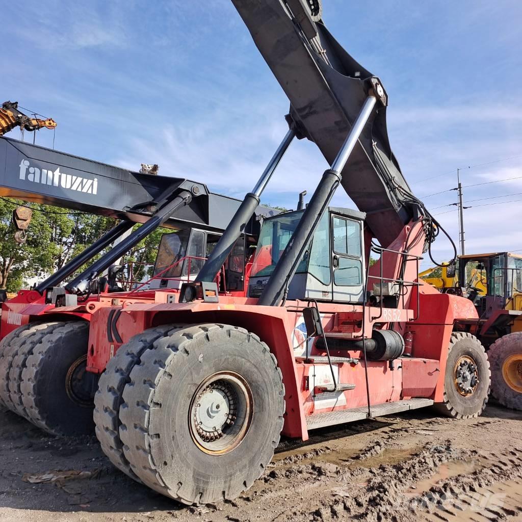 Kalmar DRF 450 前伸型堆積機