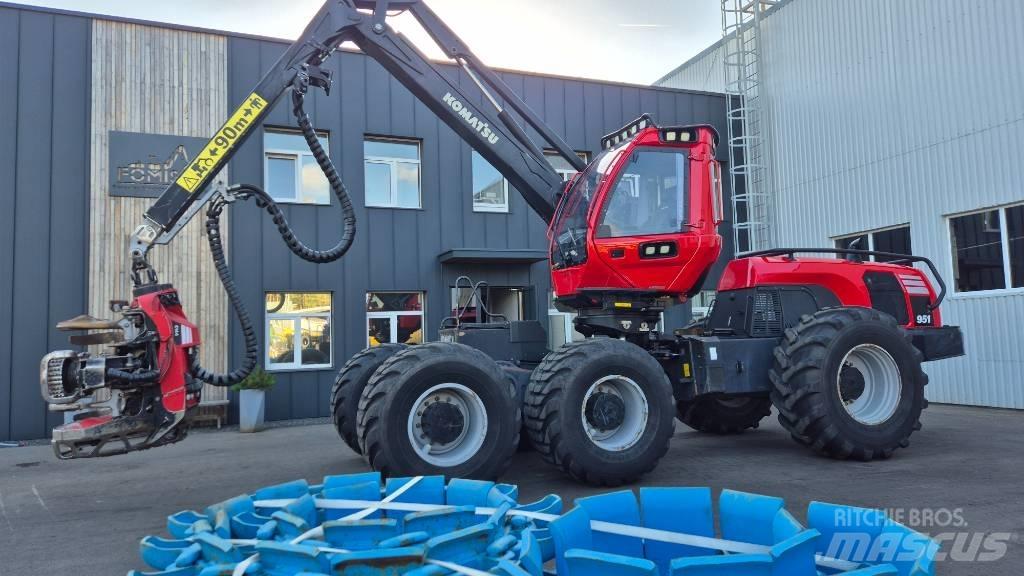 Komatsu 951 收穫機