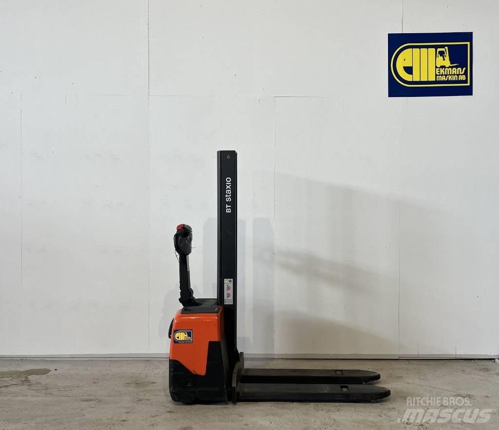 BT Truck HWE100 自走式堆積機