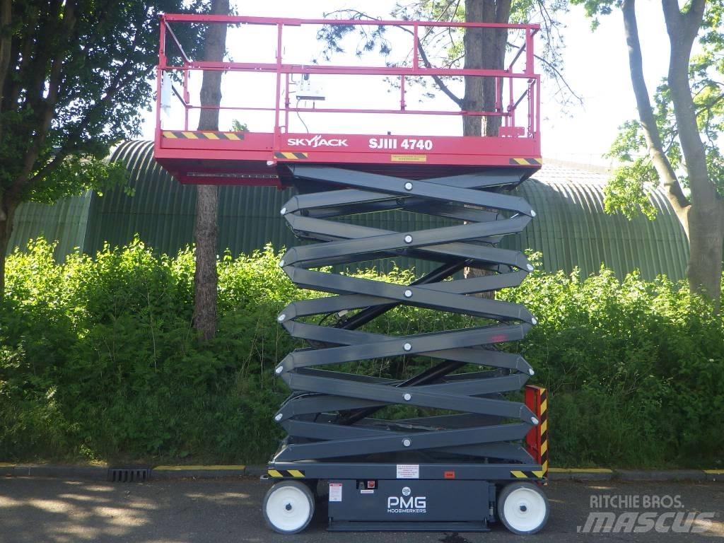 SkyJack SJ4740 剪式升降機
