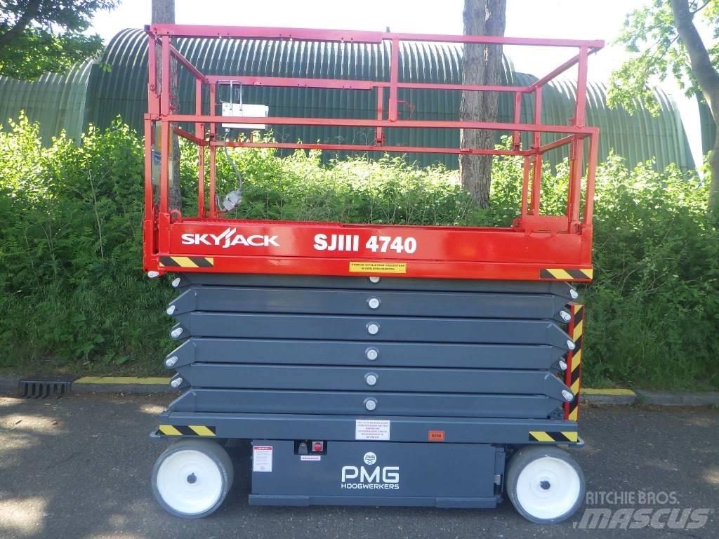 SkyJack SJ4740 剪式升降機