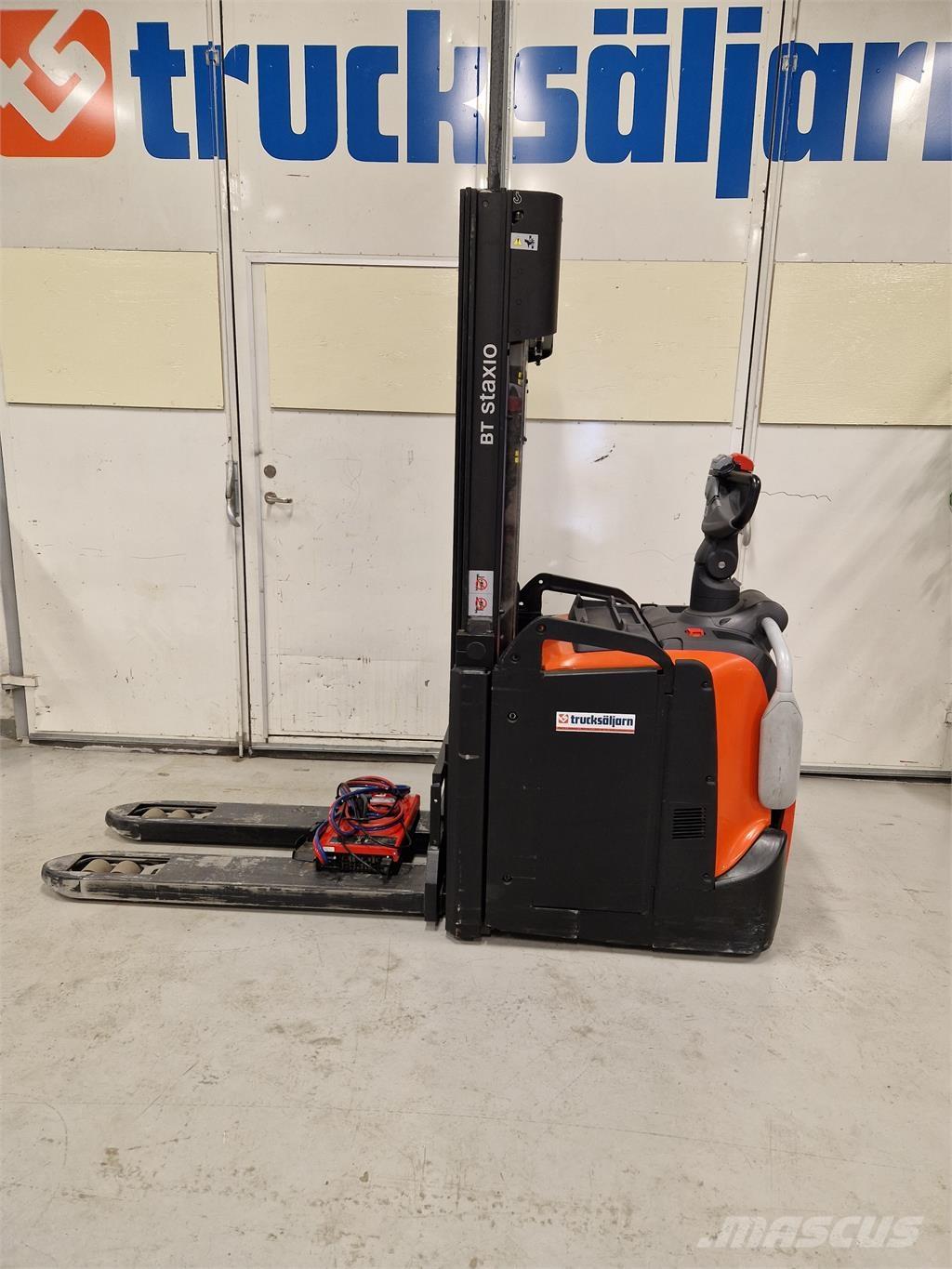 Toyota SPE120L 自走式堆積機