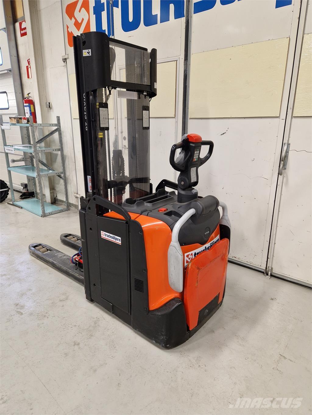 Toyota SPE120L 自走式堆積機