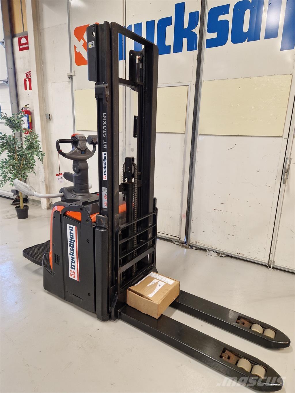 Toyota SPE120L 自走式堆積機