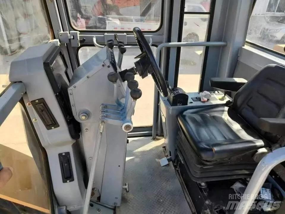 CAT 140K 平土機