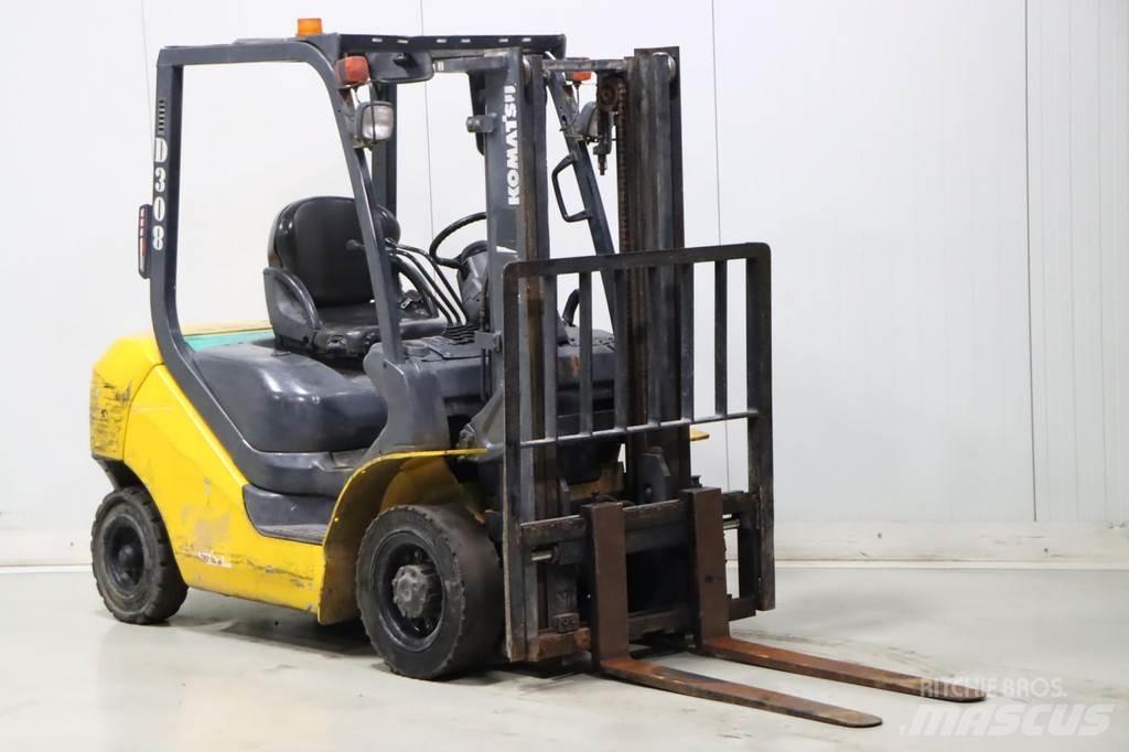 Komatsu FD25T-16 柴油卡車