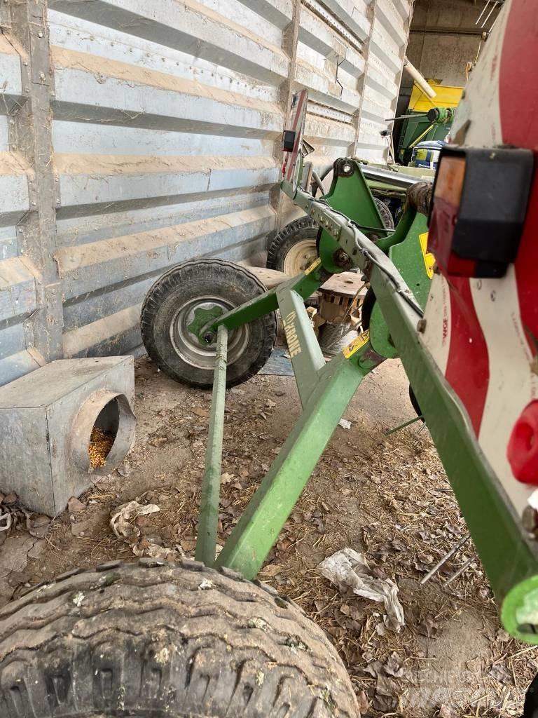 Krone KWT 882 耙與翻草機