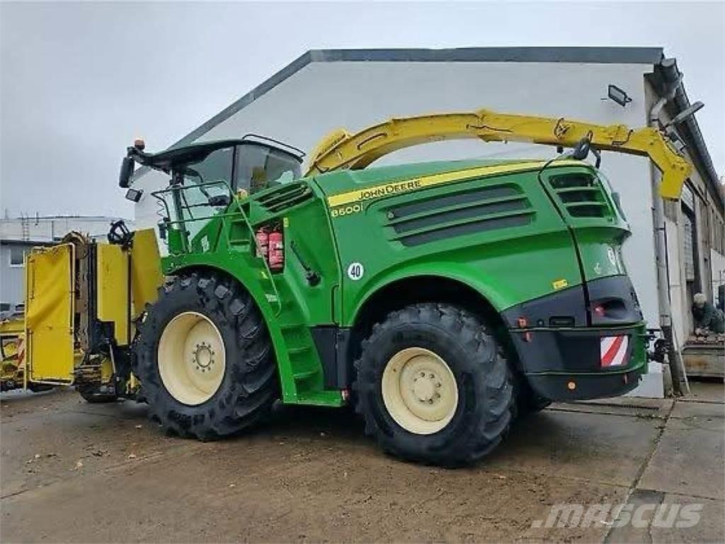 John Deere 8600 自走式飼料採集機