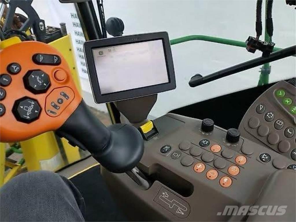 John Deere 8600 自走式飼料採集機