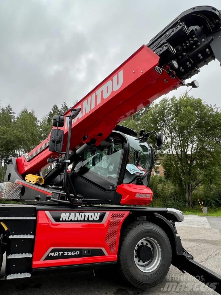 Manitou MRT 2260 伸縮臂操作車