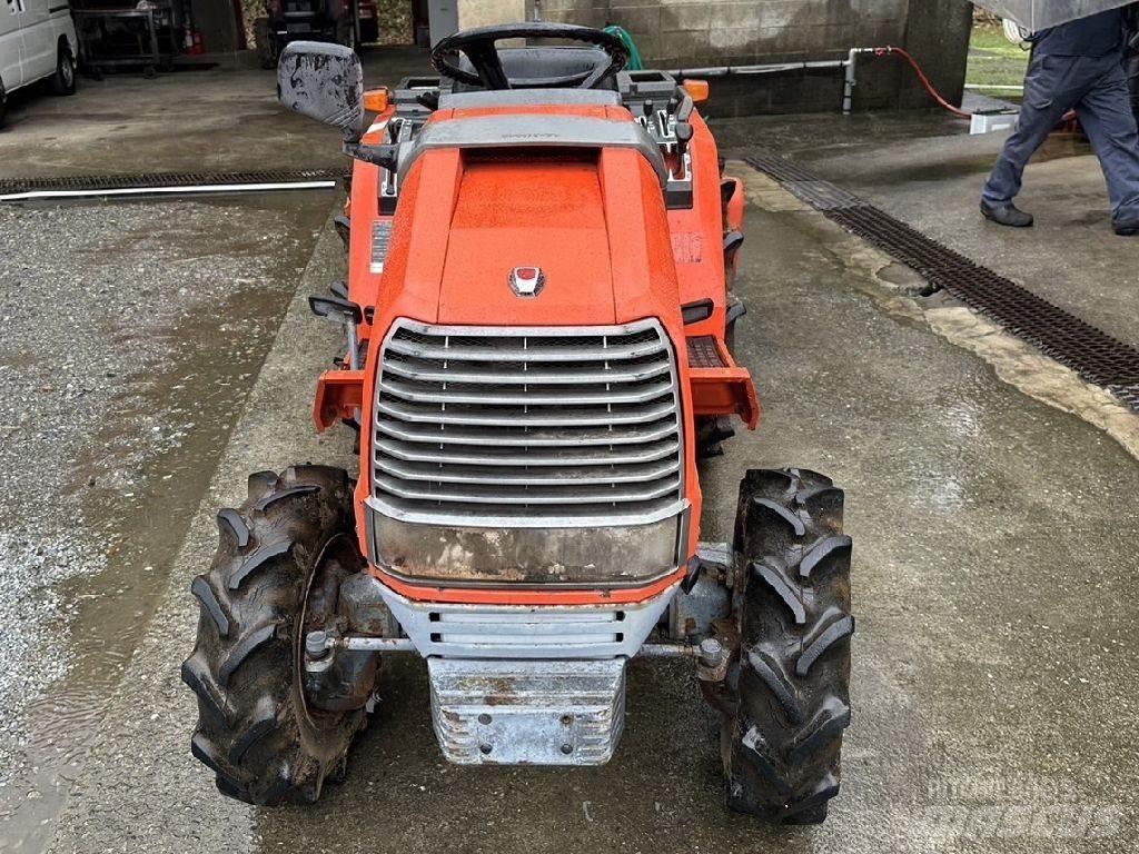 Kubota A-17 曳引機