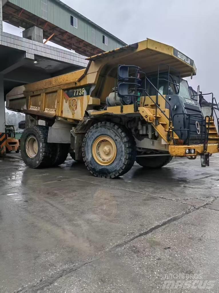 CAT 777E 鉸接式起吊車