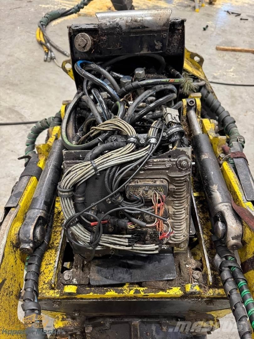 John Deere H415 收穫機頭