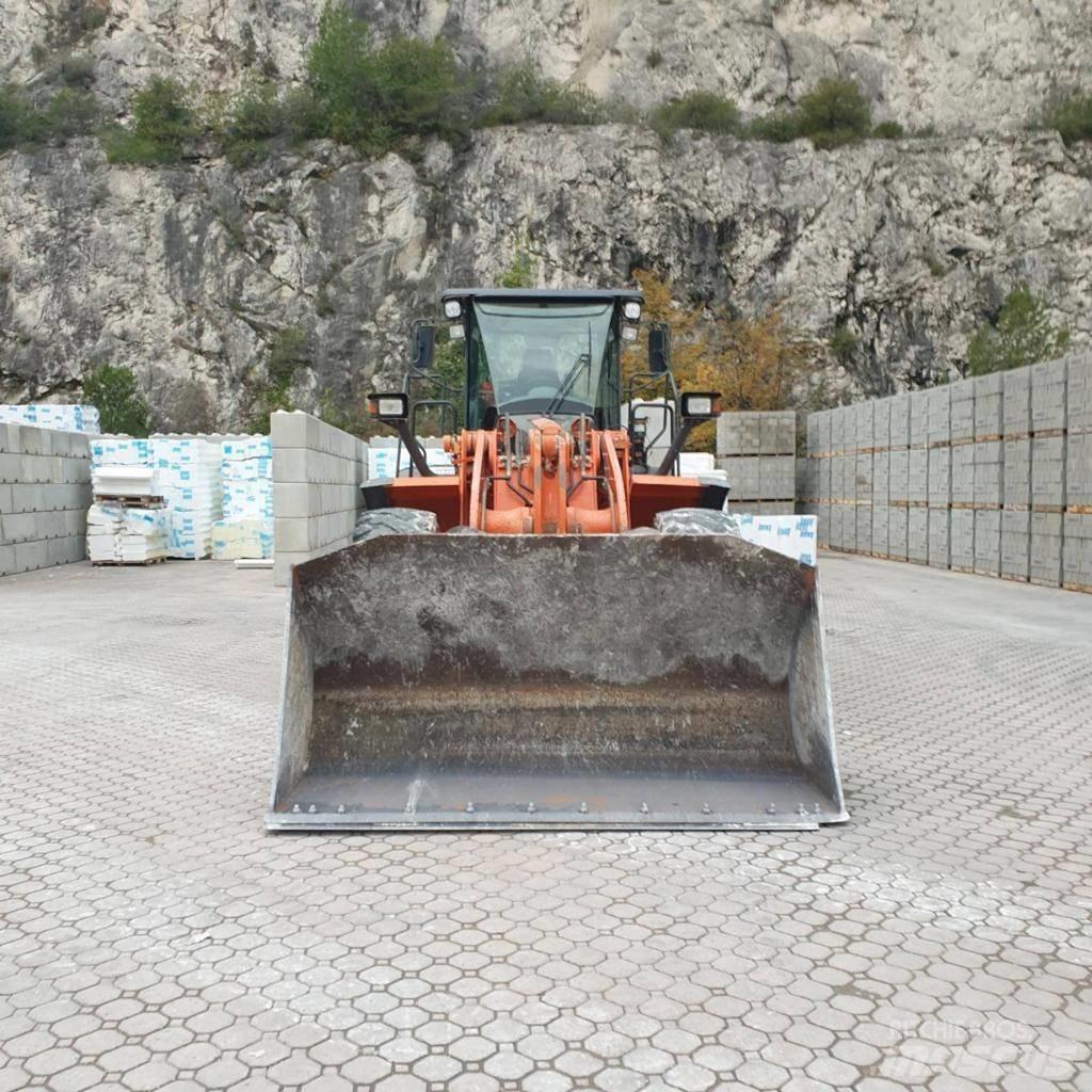 Hitachi ZW 220-5 輪胎式裝載機