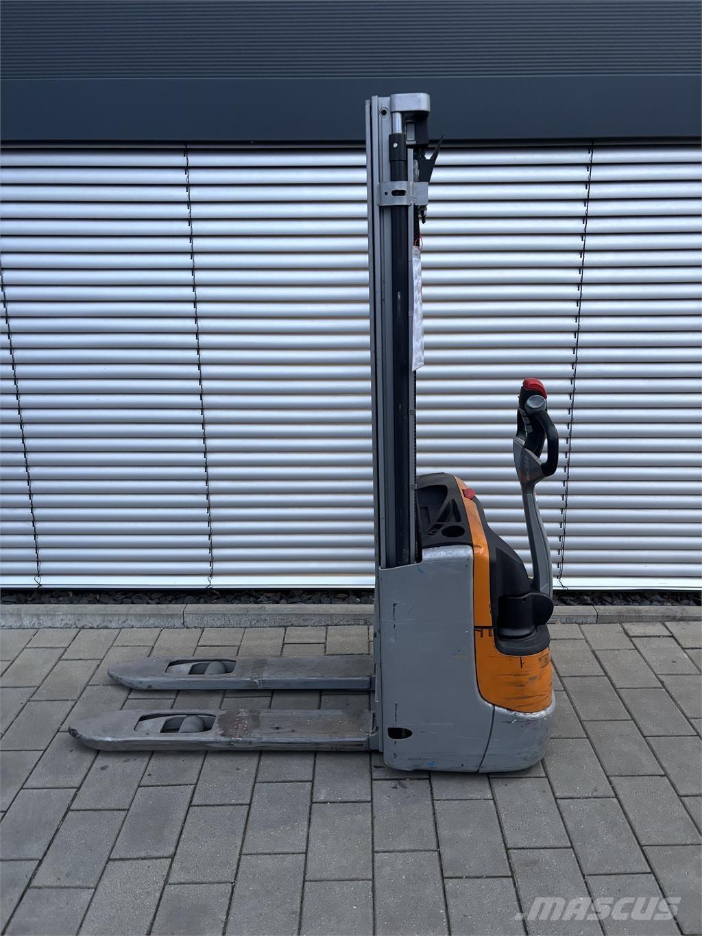 Still EXV 10 自走式堆積機