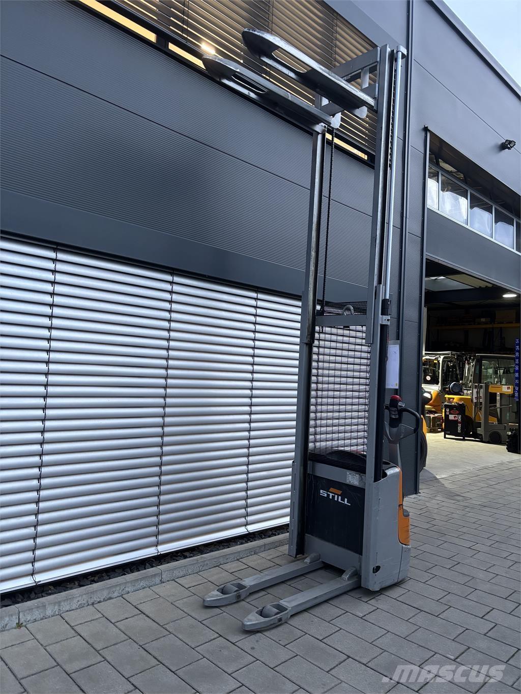 Still EXV 10 自走式堆積機