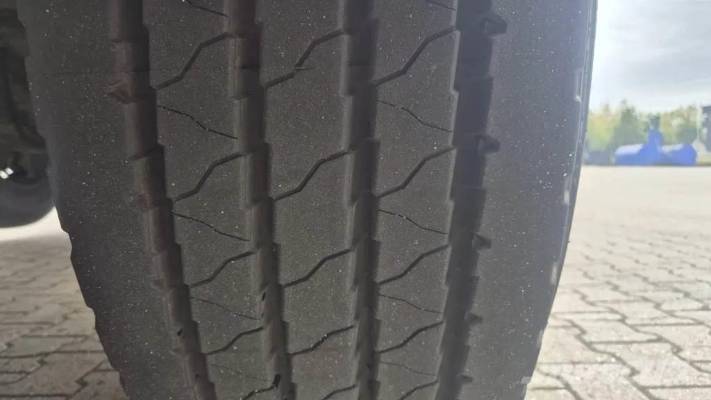 Floor FLO-18-30H2 平台/側卸半拖車