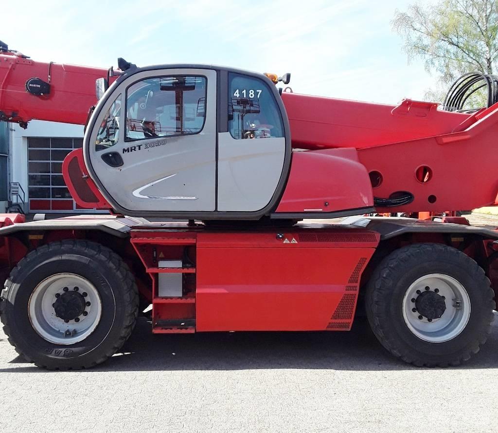 Manitou MRT 3050 伸縮臂操作車