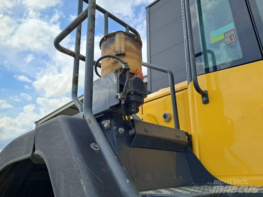 Komatsu WA480-8 輪胎式裝載機