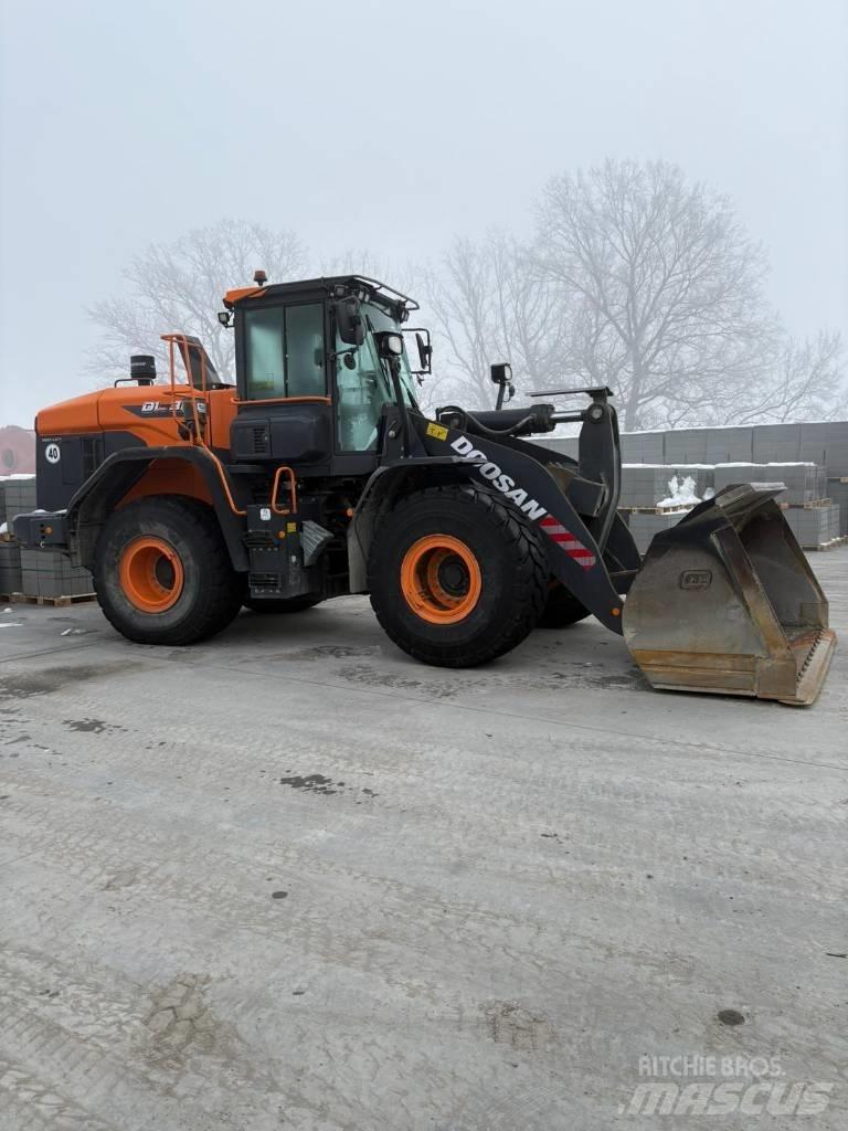 Doosan DL 320-7 輪胎式裝載機