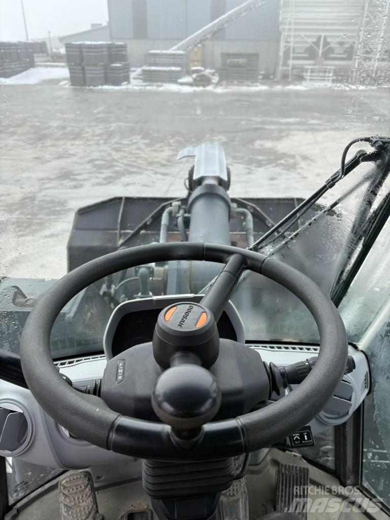 Doosan DL 320-7 輪胎式裝載機