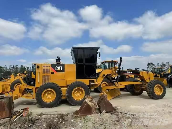 CAT 140 K 平土機