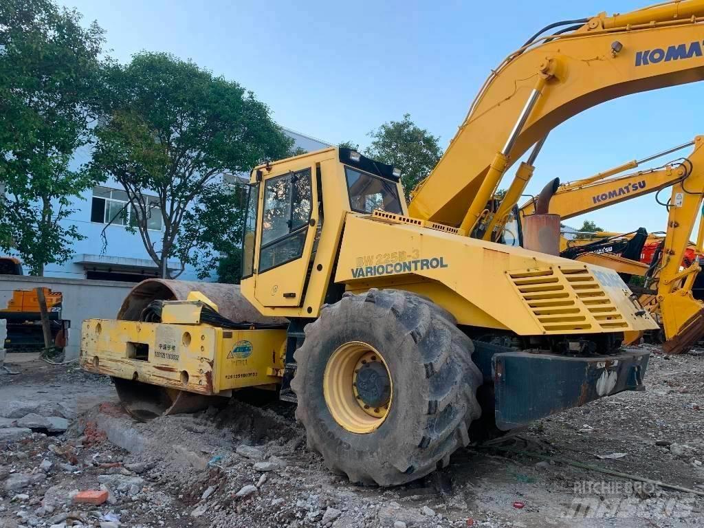 Bomag BW 225 D-3 雙輪滾壓機