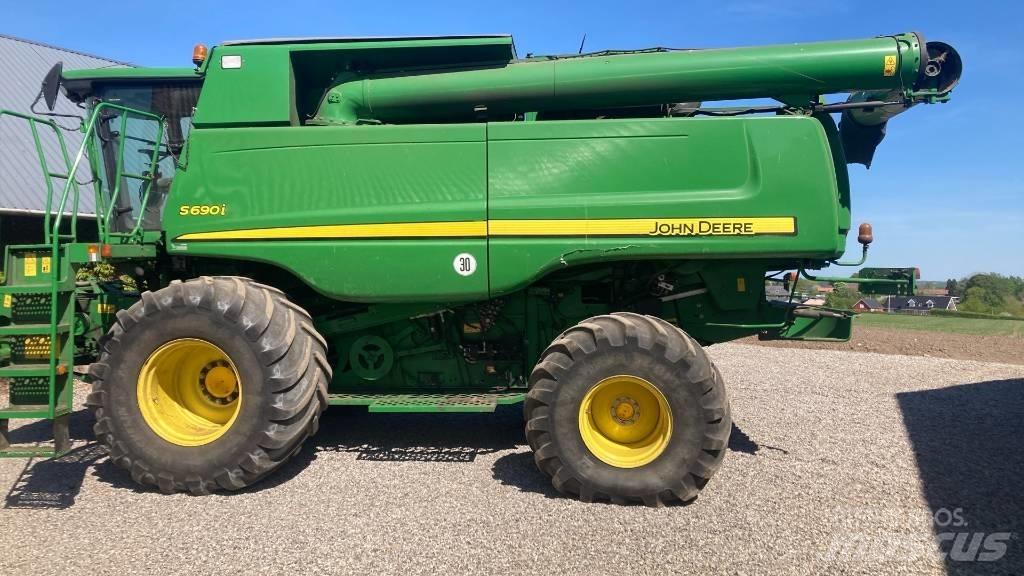 John Deere S690I 聯合收穫機