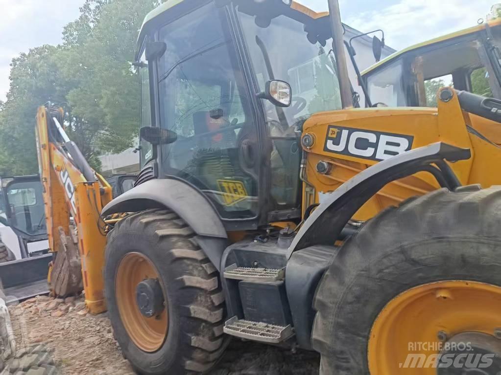 JCB 4CX 反鏟裝載機