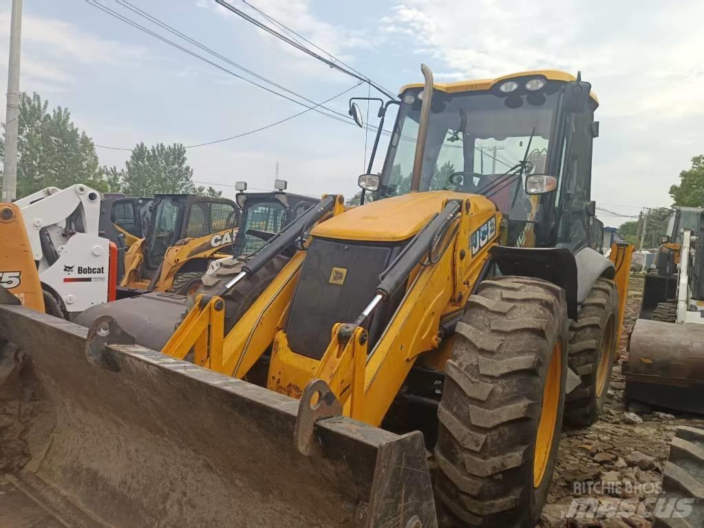 JCB 4CX 反鏟裝載機