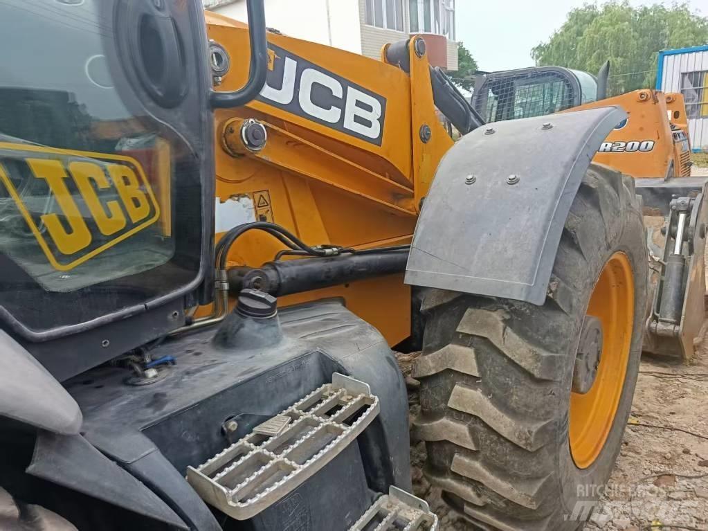 JCB 4CX 反鏟裝載機