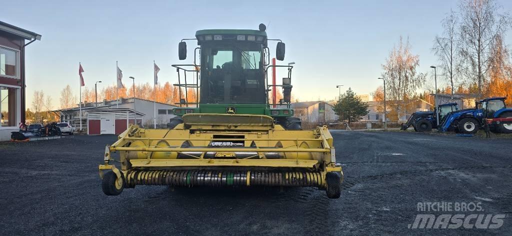 John Deere 7400 自走式飼料採集機