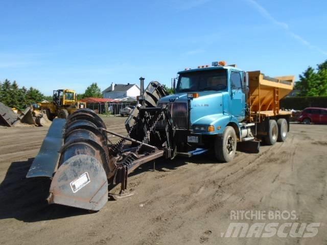 Western Star 5800 刮雪板和犁