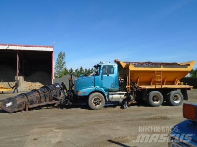 Western Star 5800 刮雪板和犁
