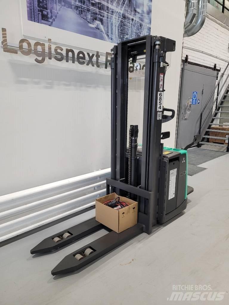 Mitsubishi SBV 16 P 自走式堆積機