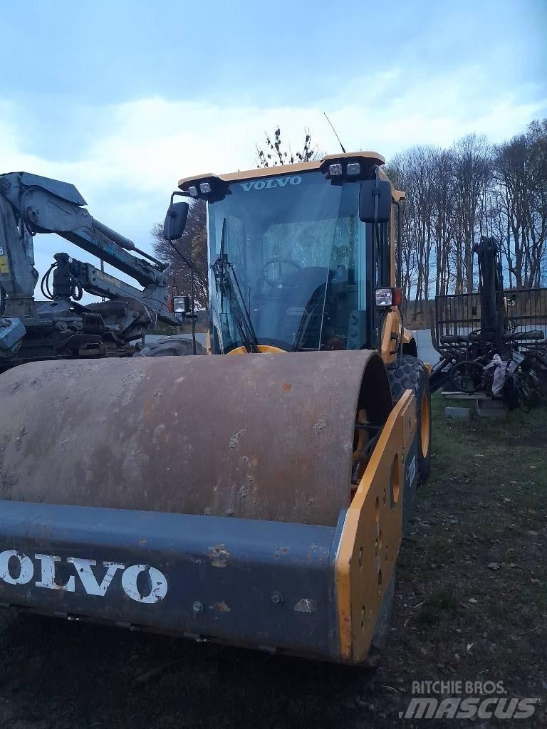 Volvo SD 135 B 單輪滾壓機