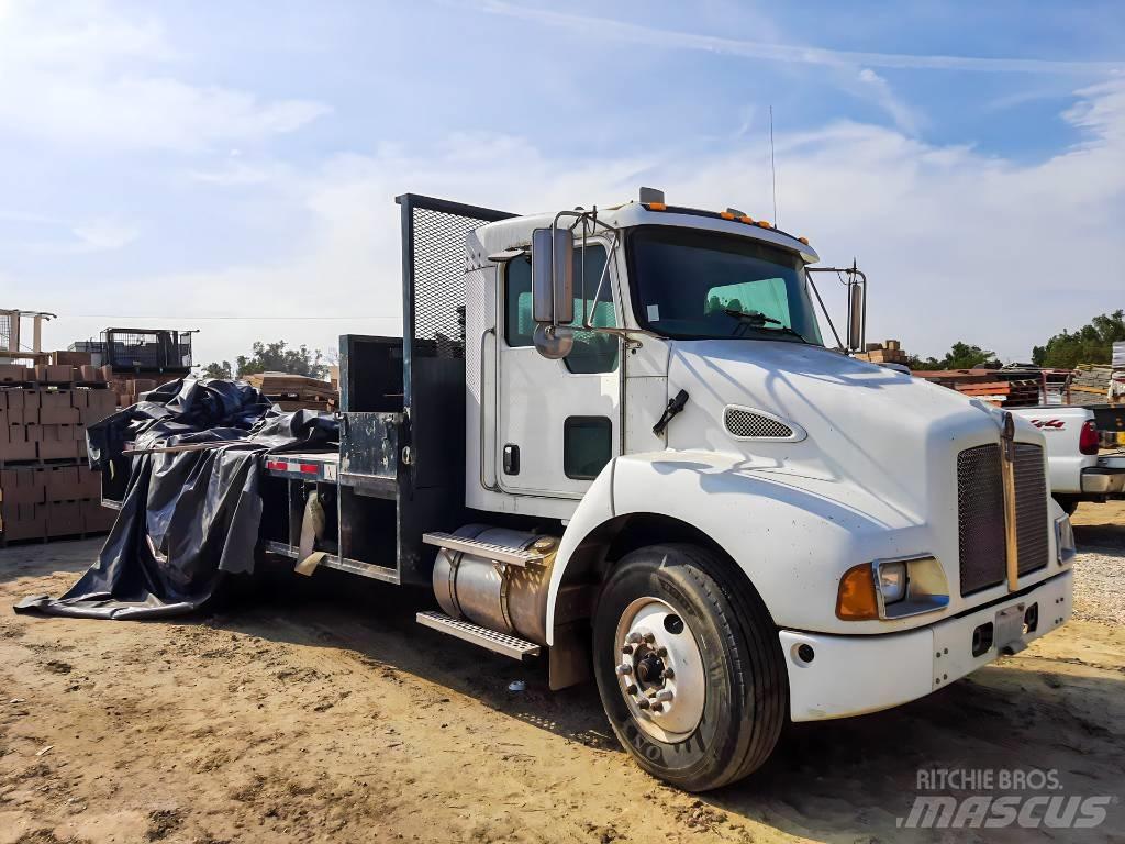 Kenworth T 300 平板式/側卸式卡車