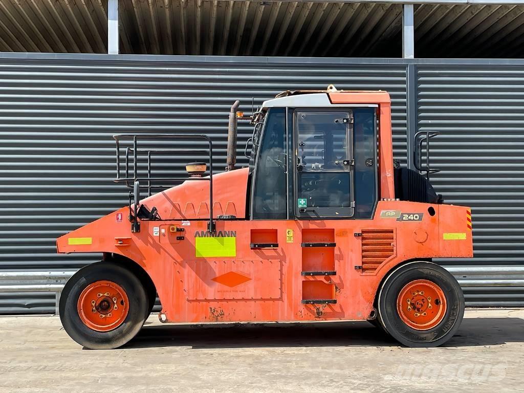 Ammann AP 240 膠輪滾壓機