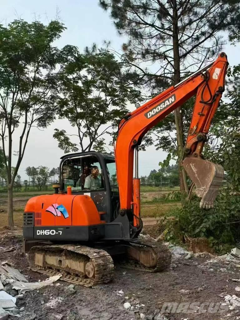 Doosan DH 60 小型挖土機/掘鑿機<7t(小型挖掘機)