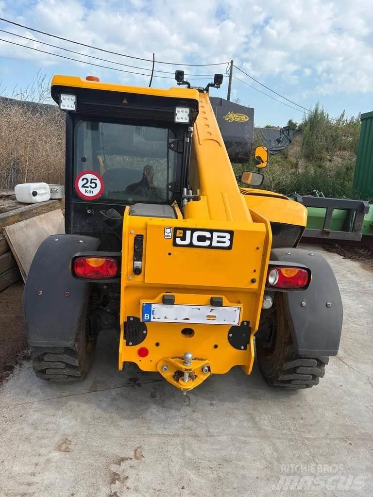 JCB 525.60 農業用伸縮臂裝載機