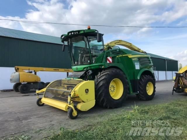 John Deere 8600 自走式飼料採集機