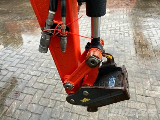 Kubota U 27-4 小型挖土機/掘鑿機<7t(小型挖掘機)