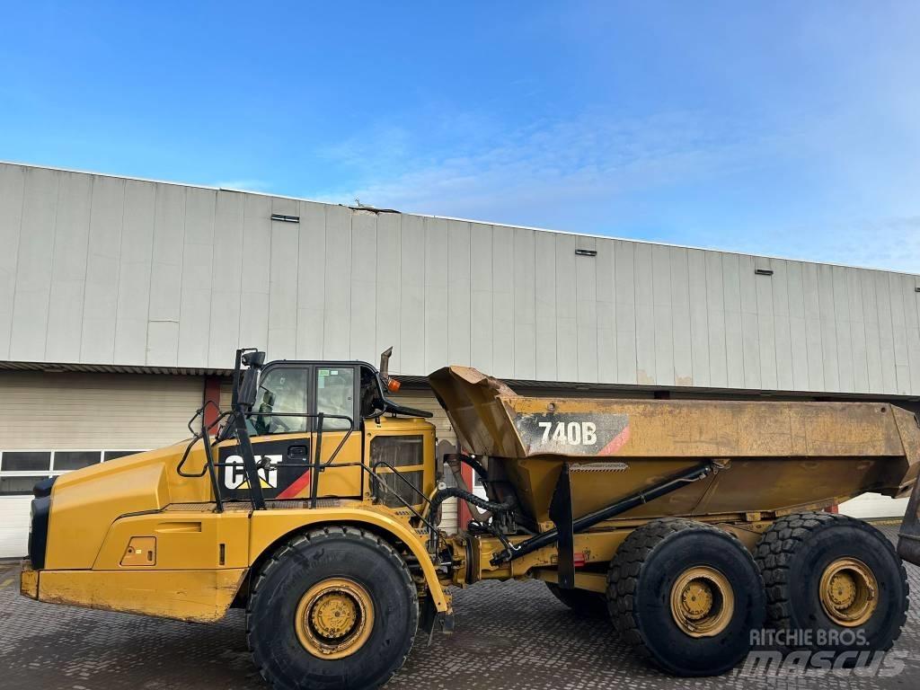 CAT 740 B 鉸接式起吊車