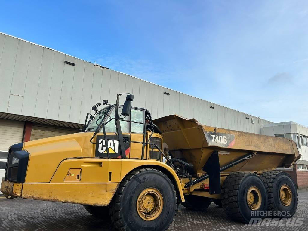 CAT 740 B 鉸接式起吊車